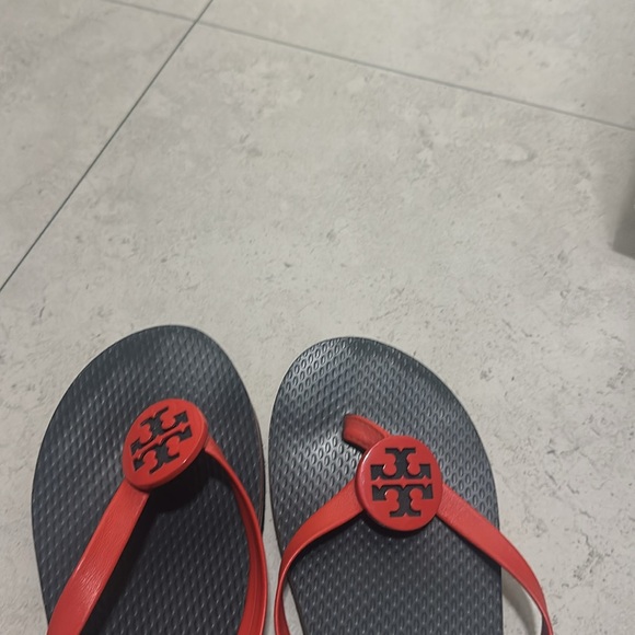 Tory Burch leather strap flip flops size 7 - Picture 4 of 5